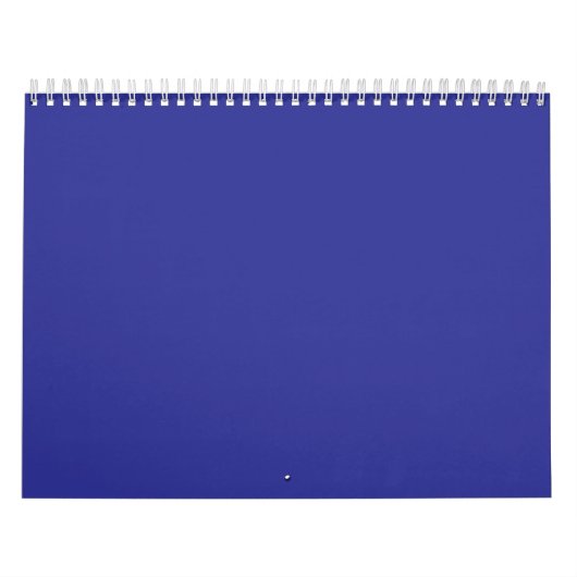 Een blauwe muur met een klok kalender (Hoes)