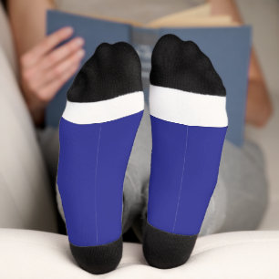 Een blauwe muur met een klok sokken