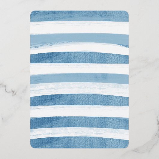 Een blauwe wilde bloem is onderweg naar haar babym folie uitnodiging (Achterkant)