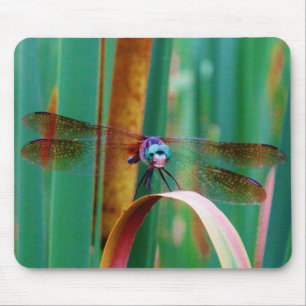 Een blauwgroen eyed Dragonfly met staarten Muismat