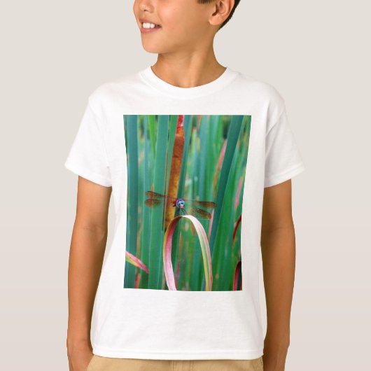 Een blauwgroen eyed Dragonfly met staarten T-shirt (Voorkant)