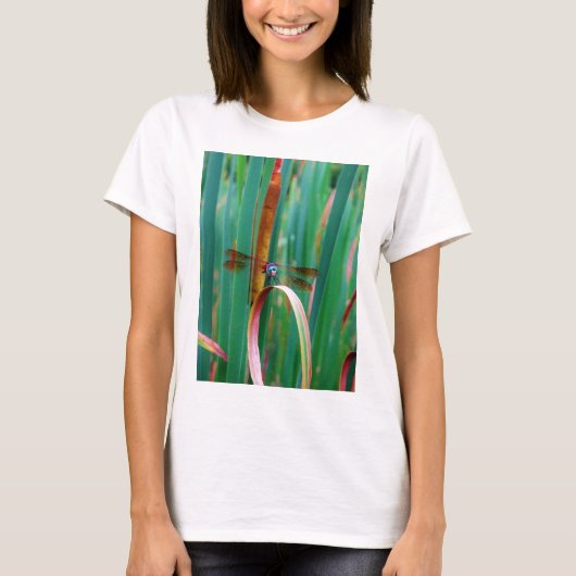 Een blauwgroen eyed Dragonfly met staarten T-shirt (Voorkant)