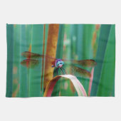 Een blauwgroen eyed Dragonfly met staarten Theedoek (Horizontaal)