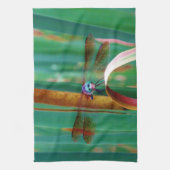 Een blauwgroen eyed Dragonfly met staarten Theedoek (Verticaal)