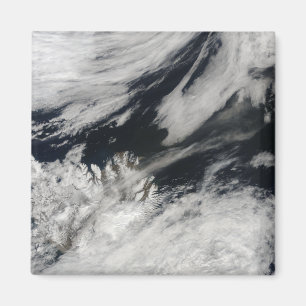 Een bleke grijze aspluim van de top magneet