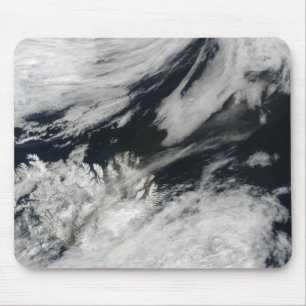 Een bleke grijze aspluim van de top muismat