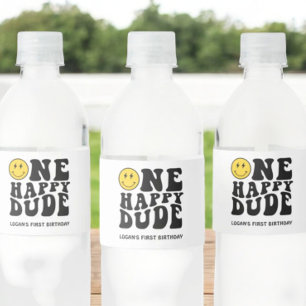 Eén blije vent lachend gezicht jongen eerste verja waterfles etiket