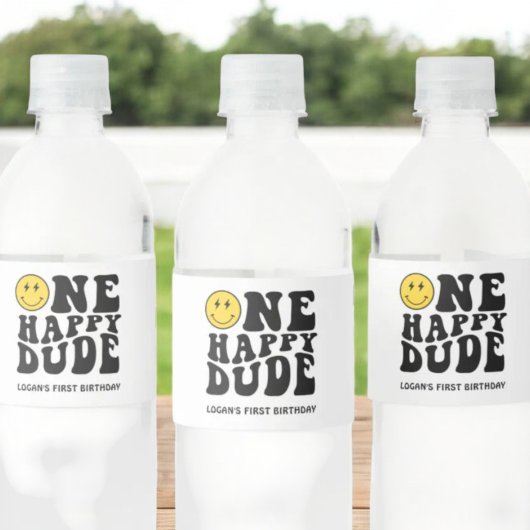 Eén blije vent lachend gezicht jongen eerste verja waterfles etiket