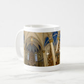Een blik op de Mok van St. Peter Altar Coffee (Voorkant links)