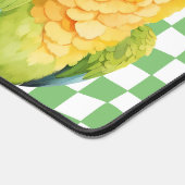 Een bloem kroon papegaai met een geruite achtergro bureaumat (Hoek)