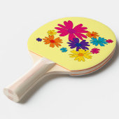 Een bloembed van melkbloemen tafeltennisbatje (Voorkant Gekanteld)