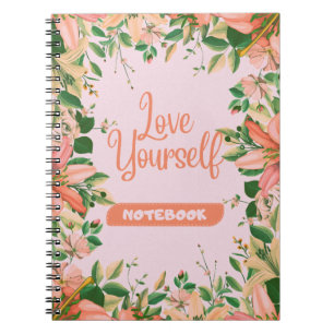 Een bloemmotief met liefde jezelf tekst notitieboek