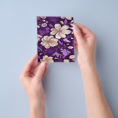 Een bloemmotief met paarse achtergrond flyer (Hand)