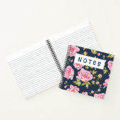 Een bloemmotief met roze bloemen en groen blad notitieboek (Binnen)