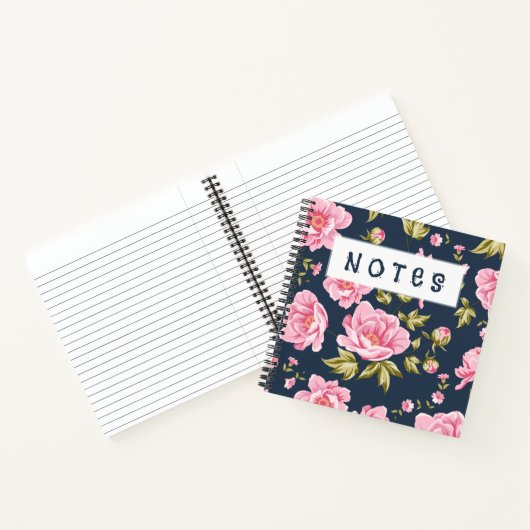 Een bloemmotief met roze bloemen en groen blad notitieboek (Binnen)