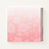 Een bloemmotief met roze bloemen en groen blad notitieboek (Achterkant)