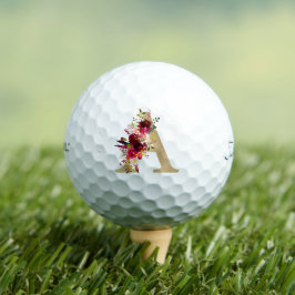 Een bloemstuk golfballen