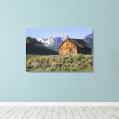 Een blokhut en de Sawttogebergten in Canvas Afdruk (Insitu (Houten vloer))