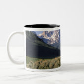 Een blokhut en de Sawttogebergten in Tweekleurige Koffiemok (Links)