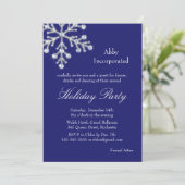 Een Blue Offset Crystal Snowflake Holiday Uitnodig Kaart (Staand voorkant)