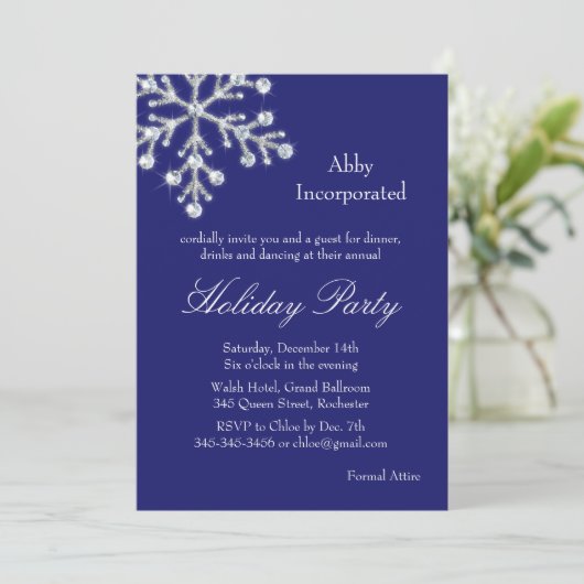 Een Blue Offset Crystal Snowflake Holiday Uitnodig Kaart (Staand voorkant)