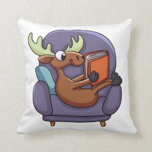 Een boek lezen op een bank Achterkleur kiezen Kussen