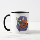 Een boek lezen op een sofa | Achterkleur kiezen Mok (Links)