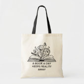 Een boek per dag houdt de realiteit weg grappig on tote bag (Voorkant)