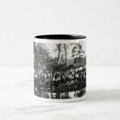 Een bondsbatterij die een tributary in de strijd v tweekleurige koffiemok (Center)