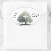 Een boom in de mist met letters ovale sticker (Tas)