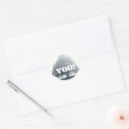 Een boom in mist en Jouw tekst Ronde Sticker