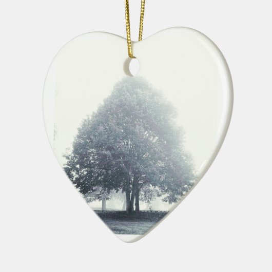 Een boom in mist keramisch ornament (Links)