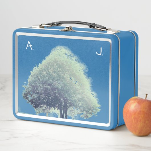 Een boom in mist met monogram en citaat (In situ)