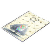 Een boom in mist met ogen op de achtergrond notitieboek (Linkerzijde)