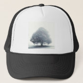 Een boom in mist trucker pet (Voorkant)