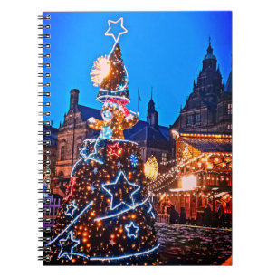 Een boom, voor het stadhuis notitieboek