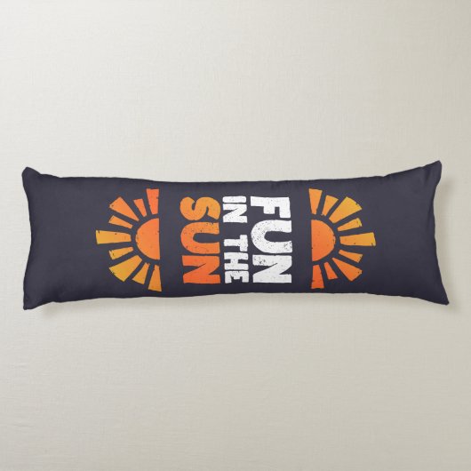 Een bord dat plezier op de zon zegt lichaamskussen (Achterkant)