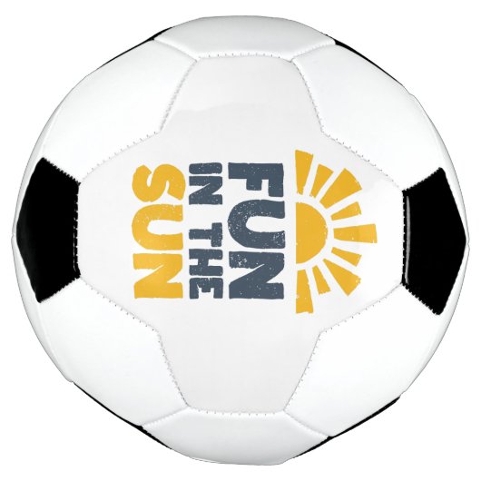 Een bord dat plezier op de zon zegt voetbal (Gedraaid)