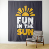 Een bord dat plezier op de zon zegt wandkleed (In situ)