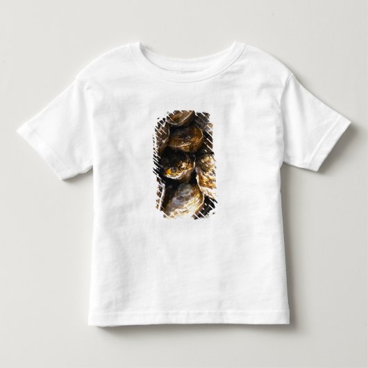 Een bord met oesters. kinder shirts (Voorkant)