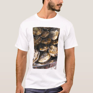 Een bord met oesters. t-shirt