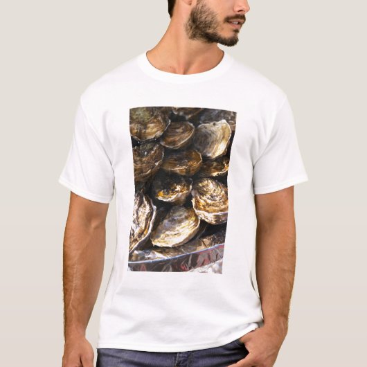 Een bord met oesters. t-shirt (Voorkant)