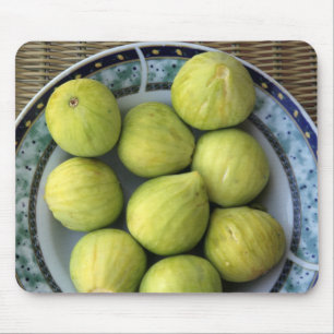 Een bord met verse mediterrane vijgen muismat