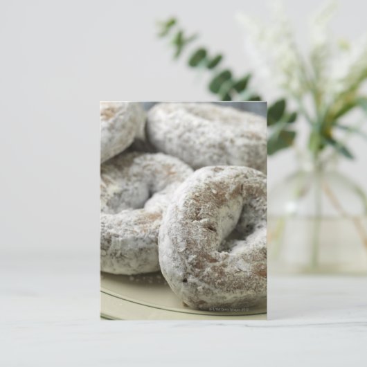 Een bord suikerdonuts briefkaart (Staand voorkant)