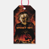 Een boze heks met pompoen. Halloween Cadeaulabel (Voorkant)