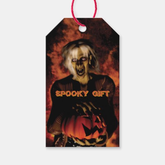 Een boze heks met pompoen. Halloween Cadeaulabel (Voorkant)