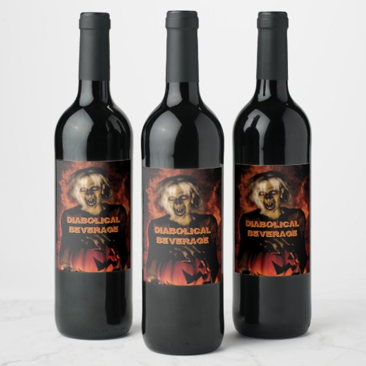 Een boze heks met pompoen. Halloween Wijn Etiket (Flessen)