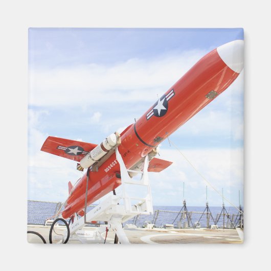 Een BQM-74E Chukar-drone klaar voor introductie Magneet (Voorkant)