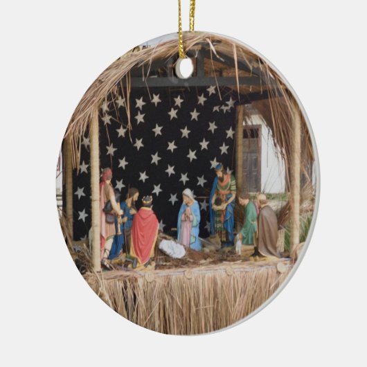 Een Braziliaanse Creche, de Nativiteit Keramisch Ornament (Links)