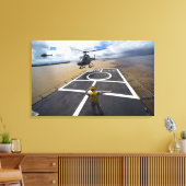 Een Braziliaanse Eurocopter bereidt zich voor op h Canvas Afdruk (Insitu (Woonkamer))